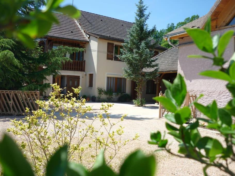 Gite Des Cedres Ferienwohnung A Ameugny Taize Cluny Exterior photo